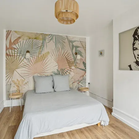 Eiffel Tower Is A 10 Minute Walk Away! Apartamento