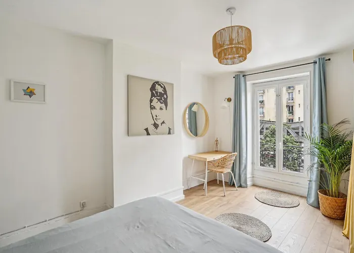 Eiffel Tower Is A 10 Minute Walk Away! Paris