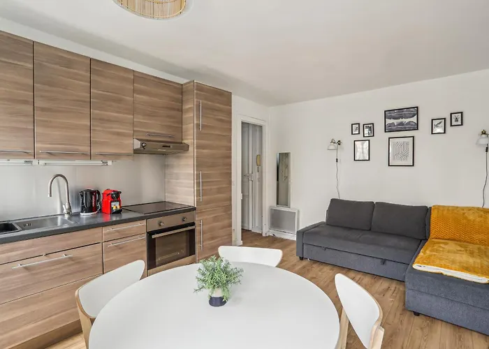 Eiffel Tower Is A 10 Minute Walk Away! Apartamento Paris