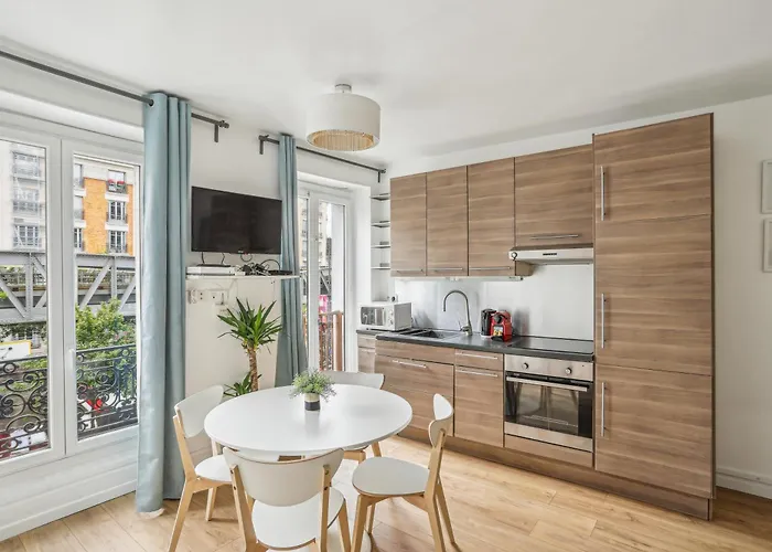 Apartman Eiffel Tower Is A 10 Minute Walk Away! Párizs